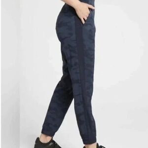 ATHLETA Brooklyn Textured Jogger Blue Camo Size 0